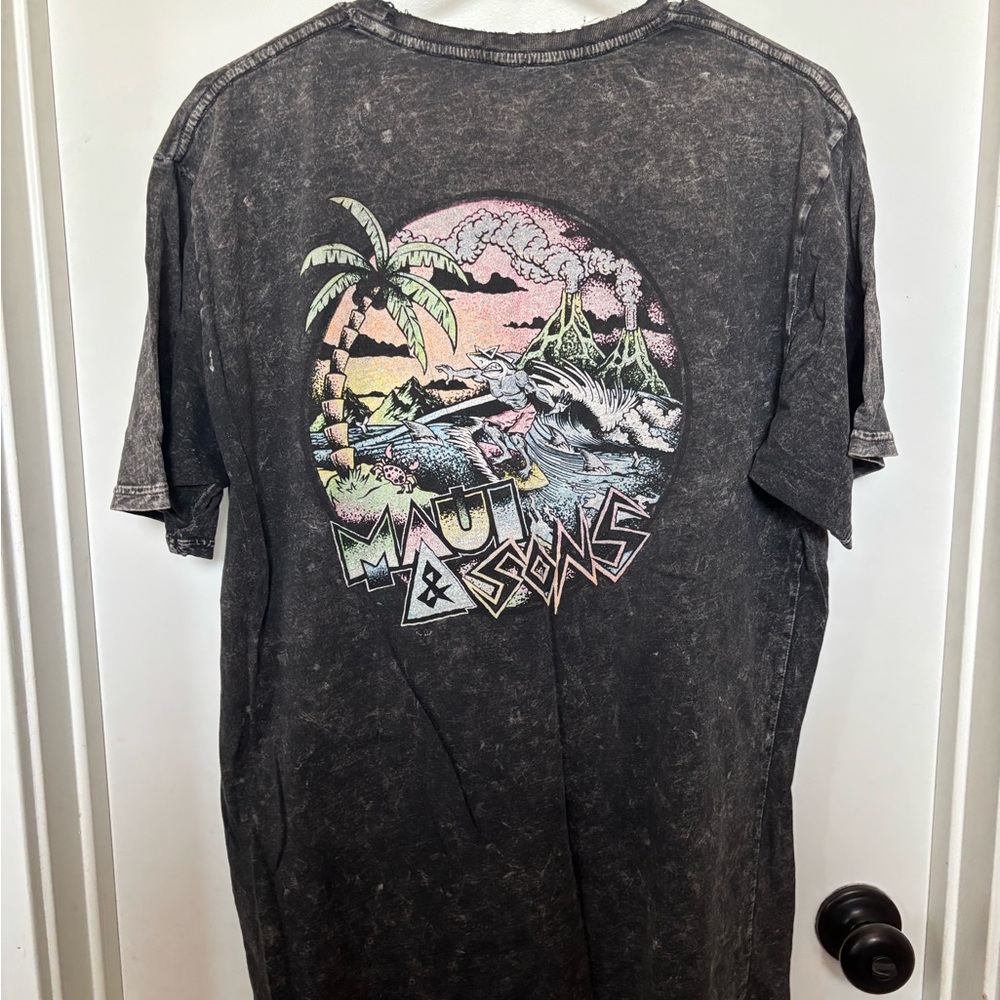 Maui and sons distressed tee